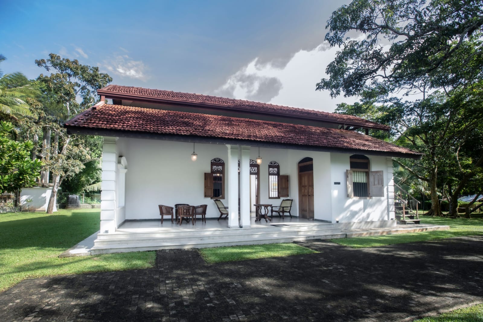 4 BEDROOM VILLA IN AHANGAMA
