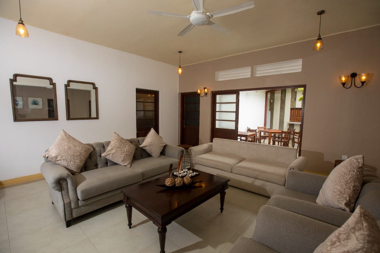 6 BEDROOM VILLA AHANGAMA
