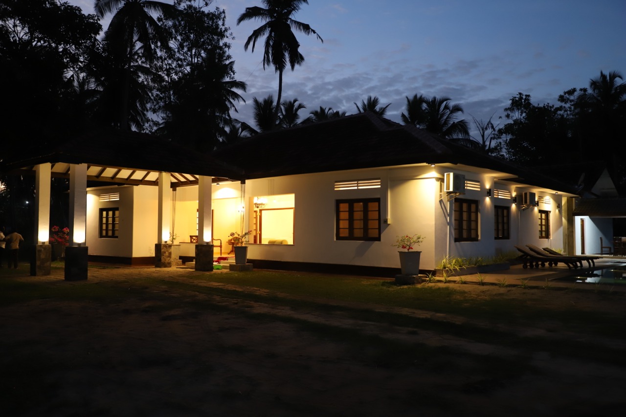 6 BEDROOM VILLA AHANGAMA