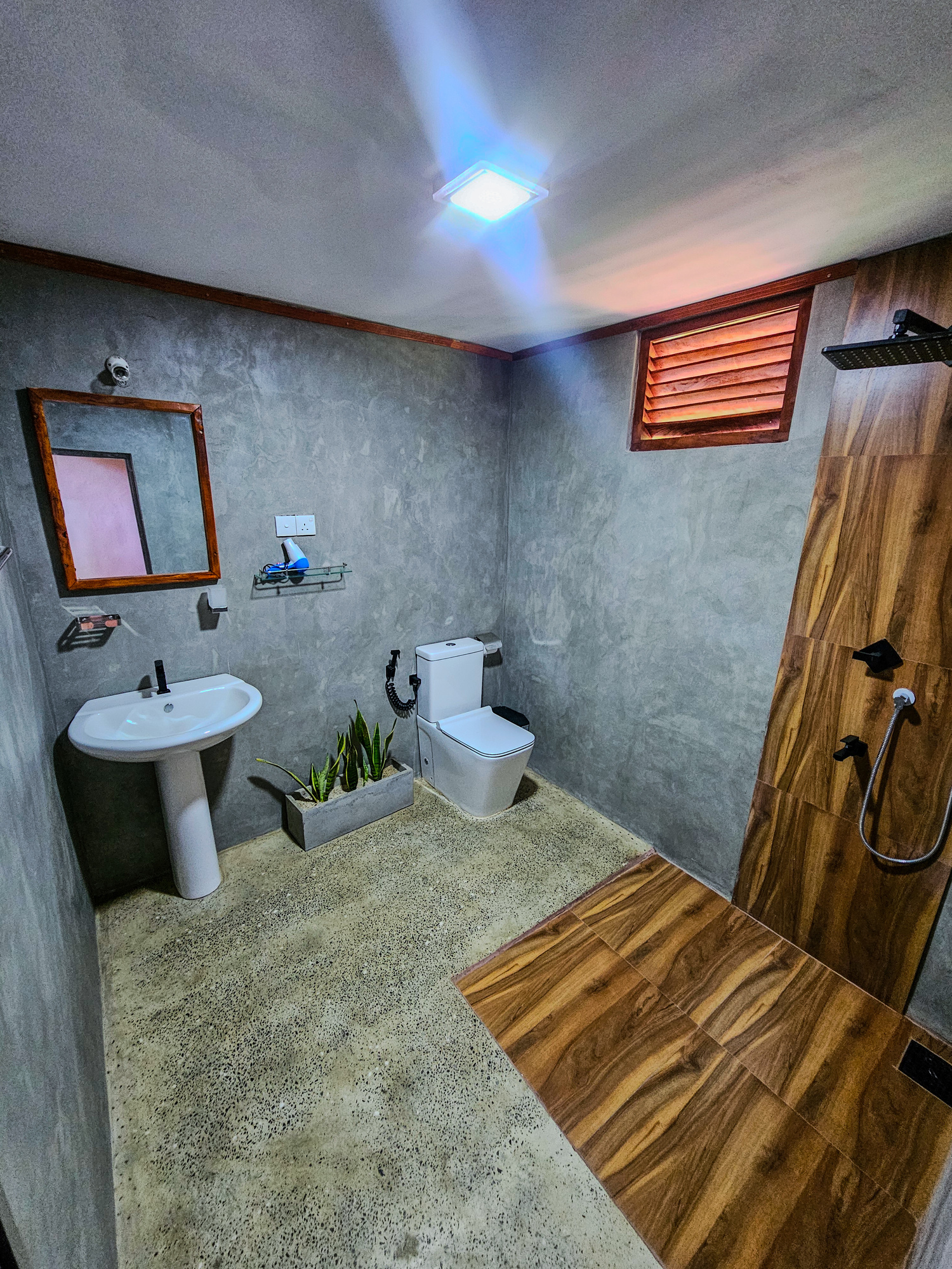 FAMILY CABIN IN SINHARAJAYA